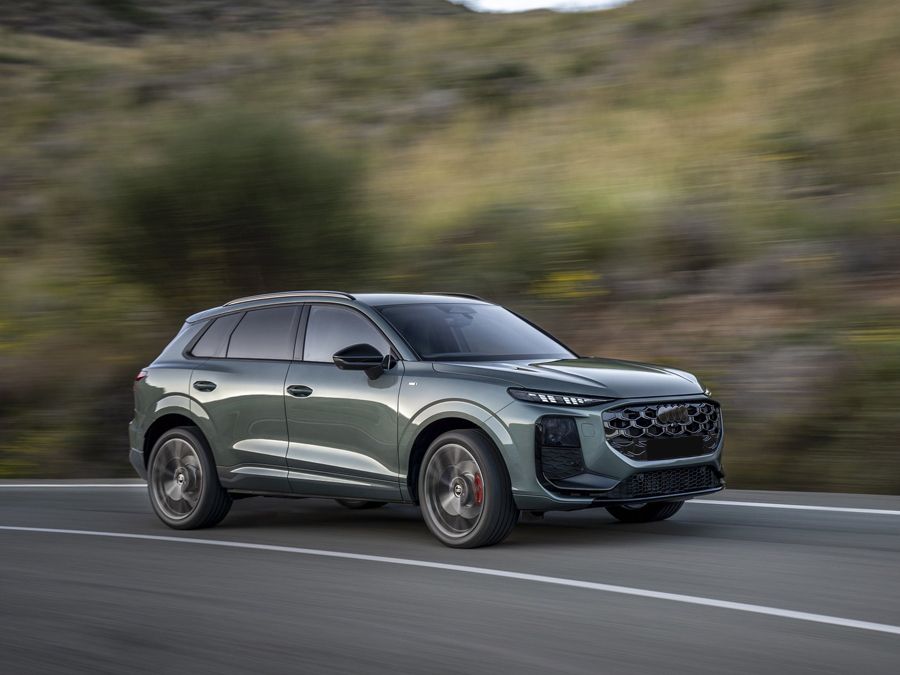 Audi Q3 Moving