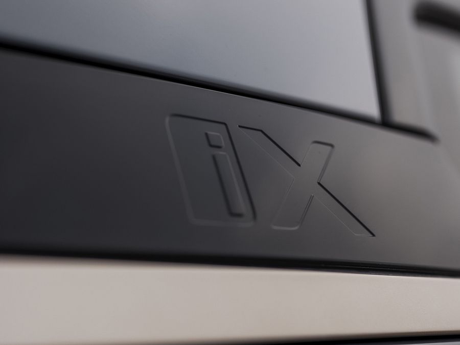 BMW iX