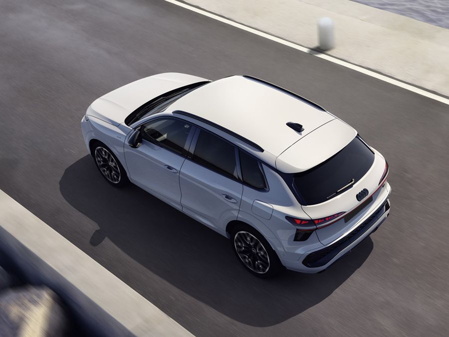 Audi Q3 Driving