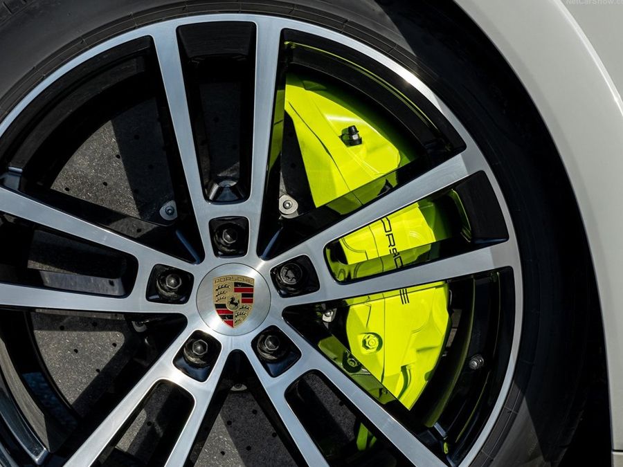 Porsche Cayenne alloy wheel with acid green brake calliper