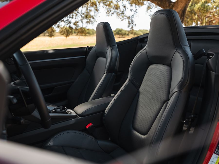 Porsche 911 Carrera 4 Cabriolet Interior