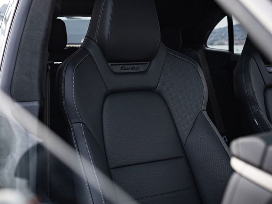 Macan Turbo Chair