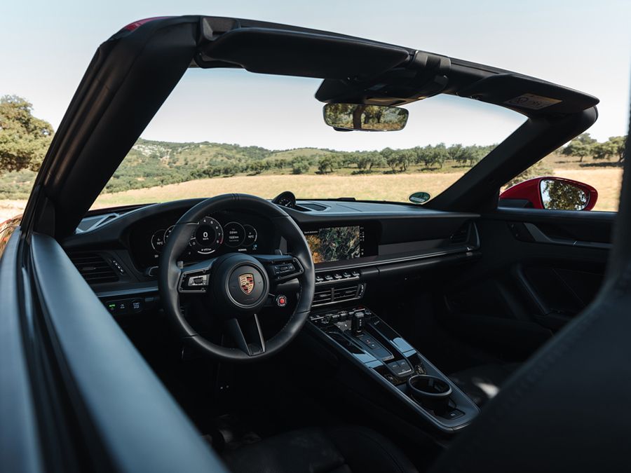 Porsche 911 Carrera 4 Cabriolet Interior